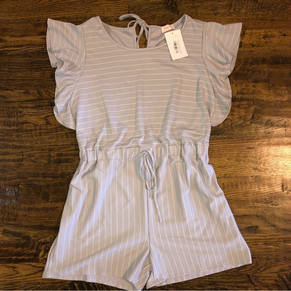 Hailey & Co Striped Ruffle Sleeve Romper Size Large